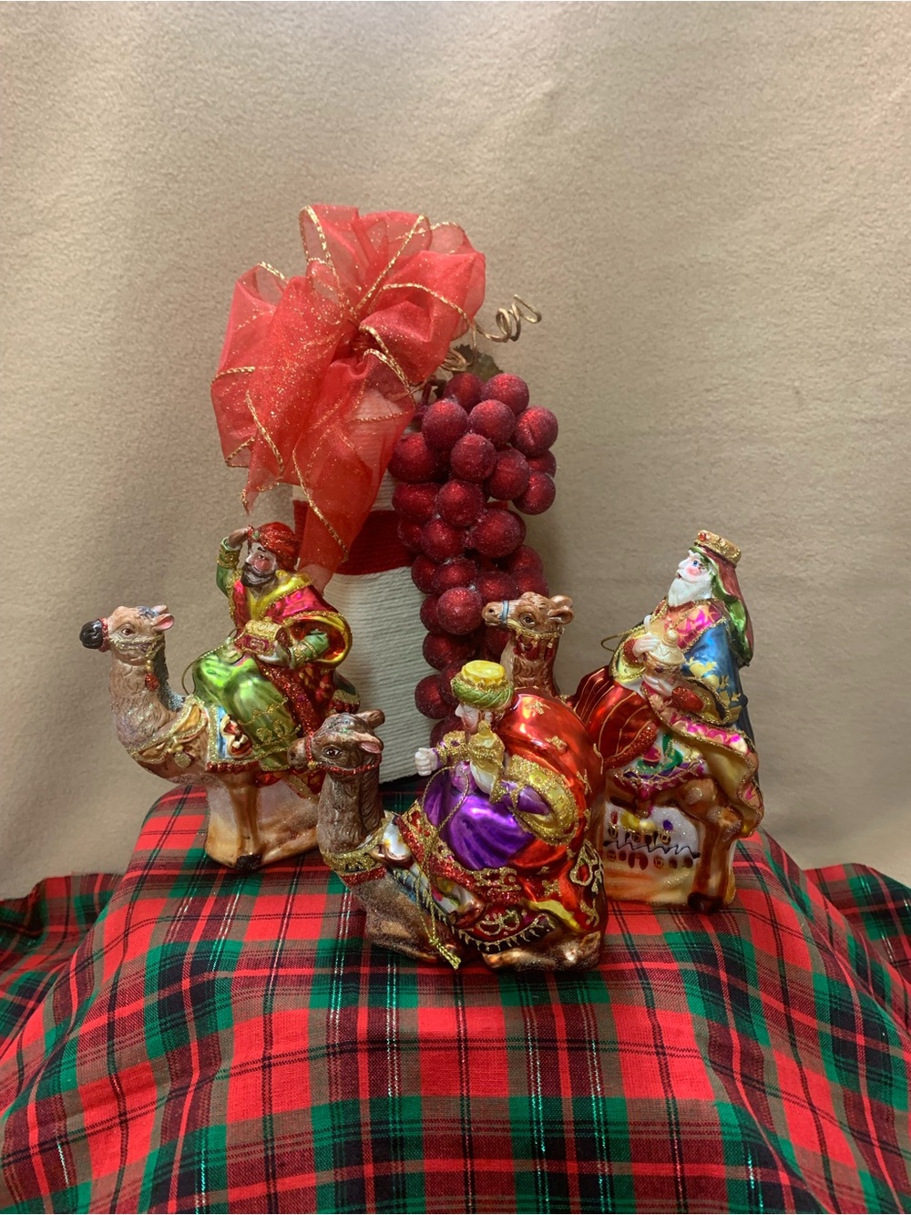 Holiday Three Wise Men Ornament Set - Red and Gold